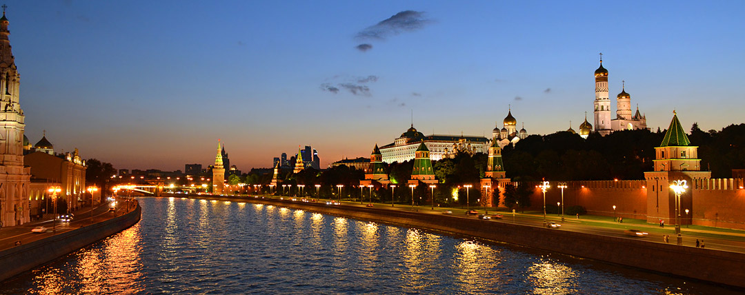 панорама Кремлёвской Набережной (Вечерний Кремль)